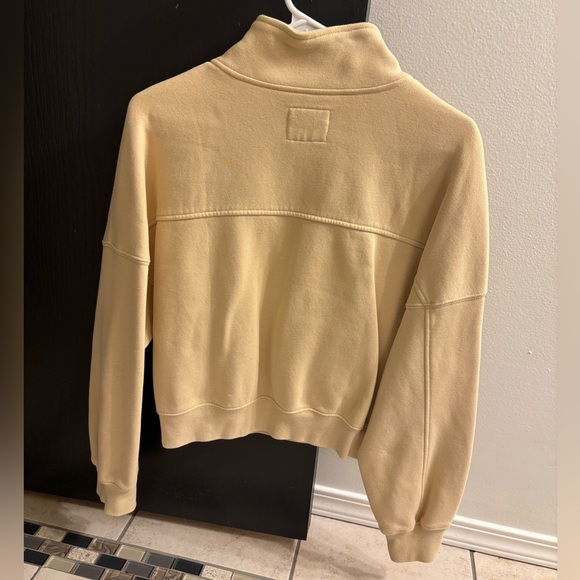 Abercrombie & Fitch Light Yellow Mini Sunday Half-Zip - Picture 2 of 2